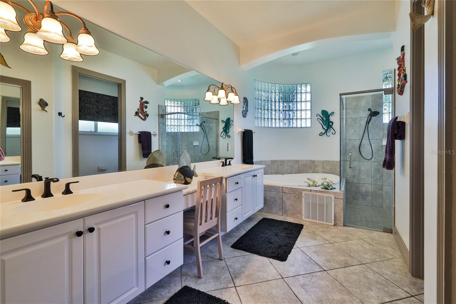 VENEZIA UNIT 07 - Residential