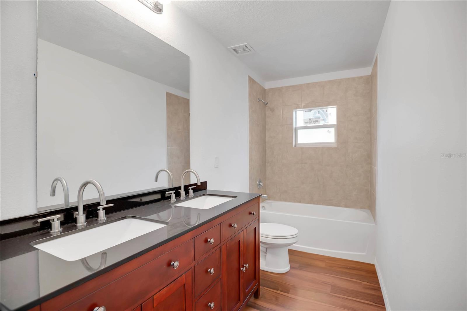 JACKSON HEIGHTS - Residential