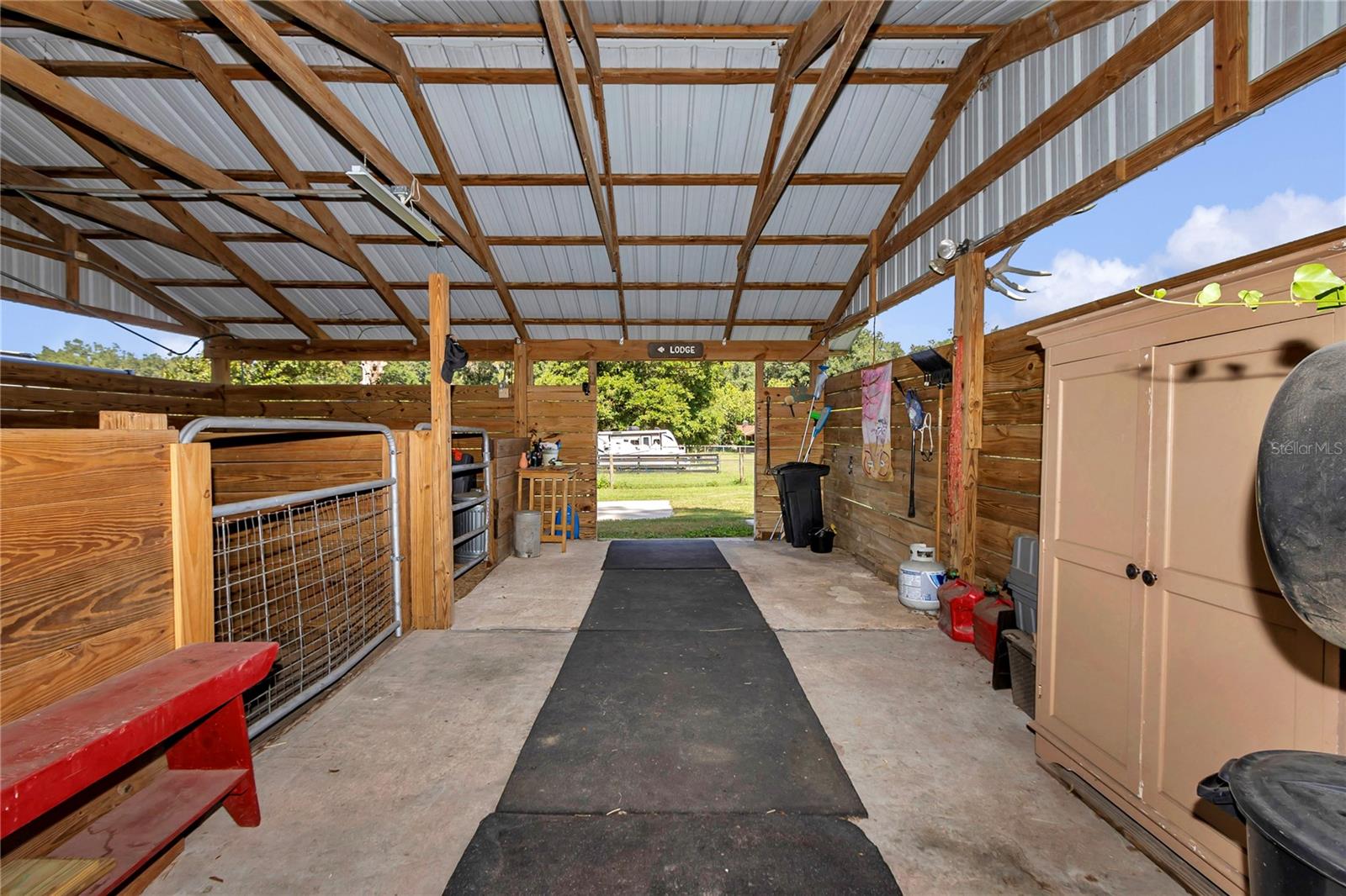 MEADOWBROOK RANCHES - Residential