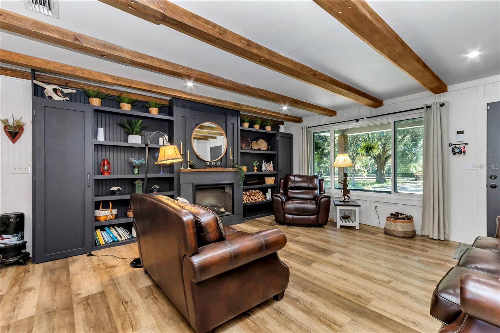 MEADOWBROOK RANCHES - Residential