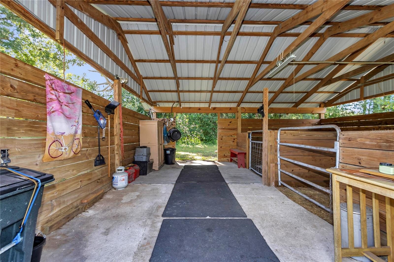 MEADOWBROOK RANCHES - Residential