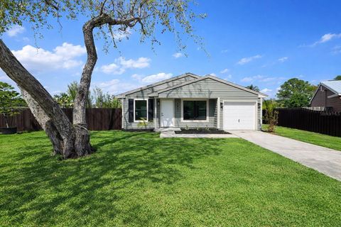 Photo of 3832 Pebble Court, Palm Harbor, FL 34684 (MLS # TB8484979)