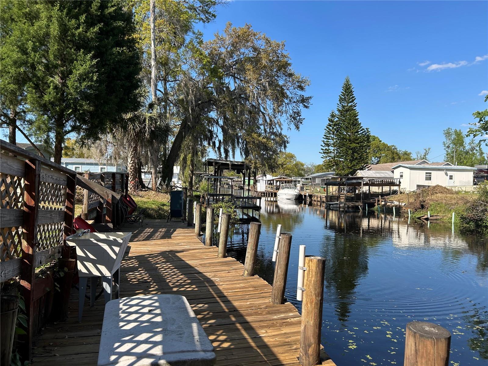 Looking for a place to relax and unwind, this is it. Tastefully decorated, fully furnished, all you need is your boat and your clothes. Located in the heart of Astor with multiple restaurants, grocery store, seafood store, Ace Hardware and marinas. Home is on a canal leading to the St. Johns River, with great fishing, boating and nearby springs. Both weekly and monthly rates available, background check required.