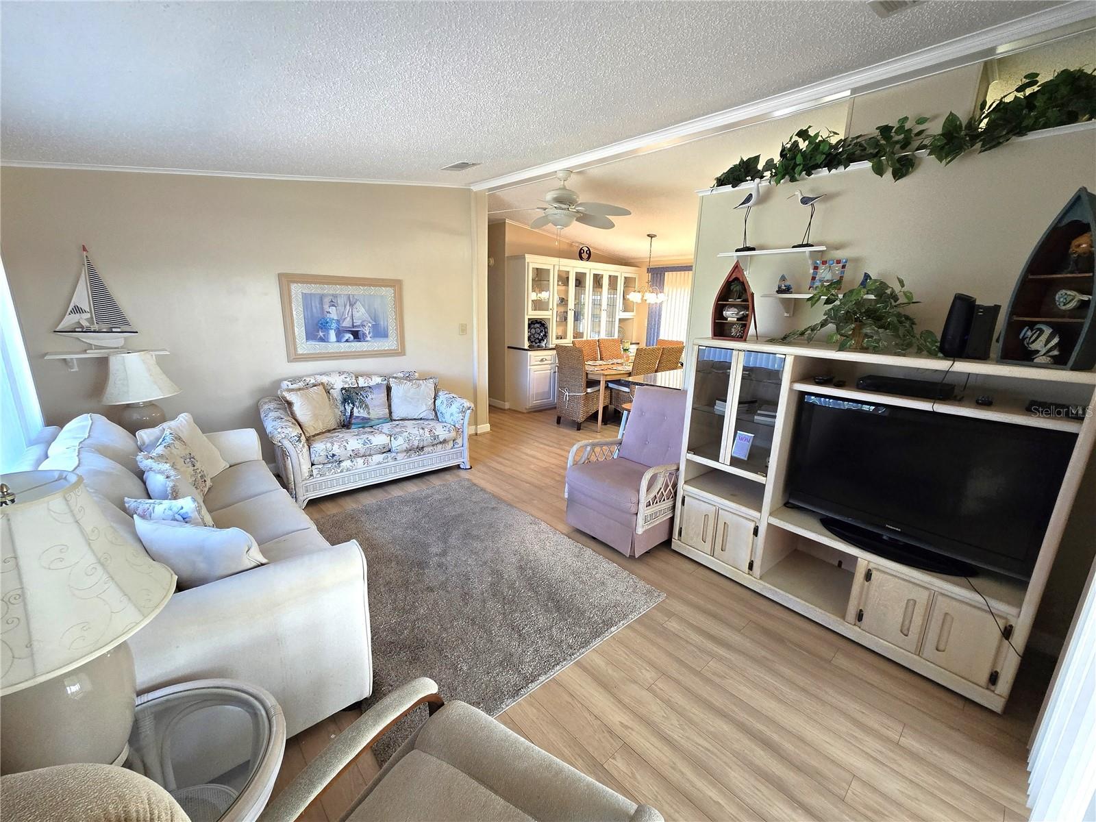 IMPERIAL LAKES - Residential