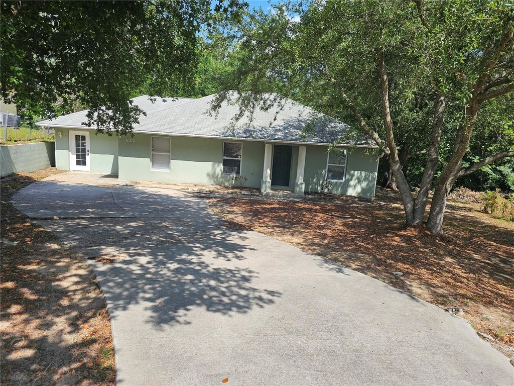 Photo of 622 Brooke Court, Clermont, FL 34711 (MLS # G5111864)