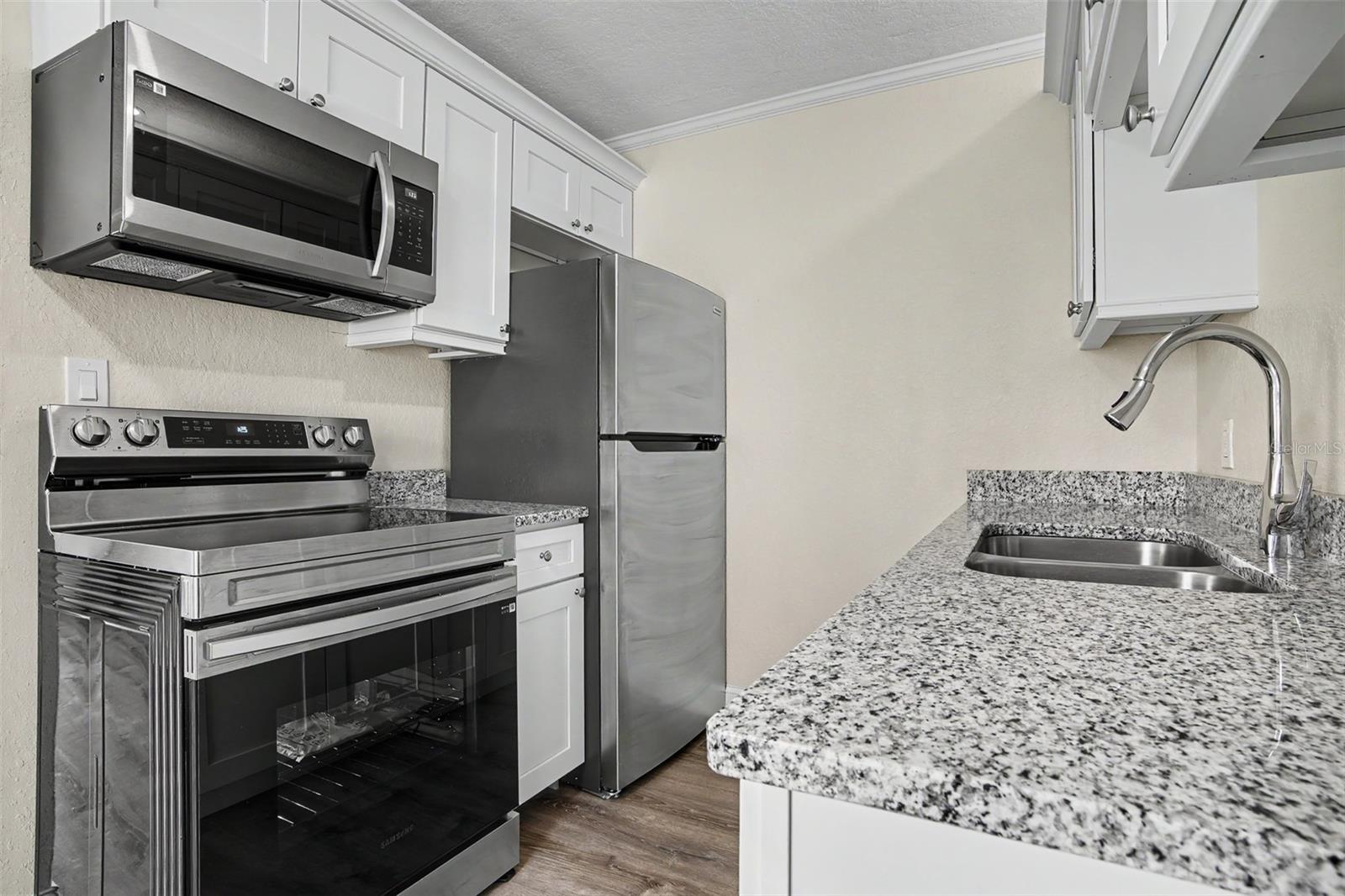 LAKEVIEW GROVE - Residential