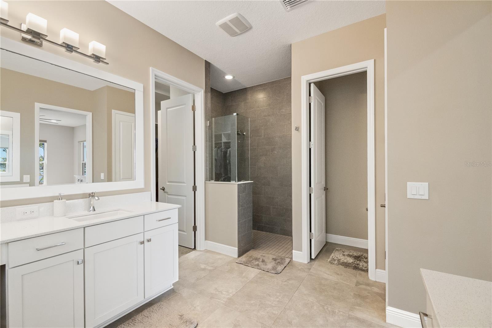 LAKEHOUSE COVE/WATERSIDE PH 2 - Residential