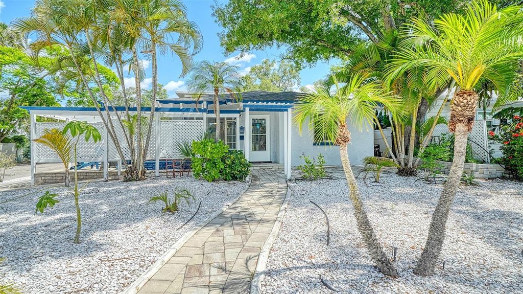 Photo of 1903 Oak Street, Sarasota, FL 34236 (MLS # A4693794)