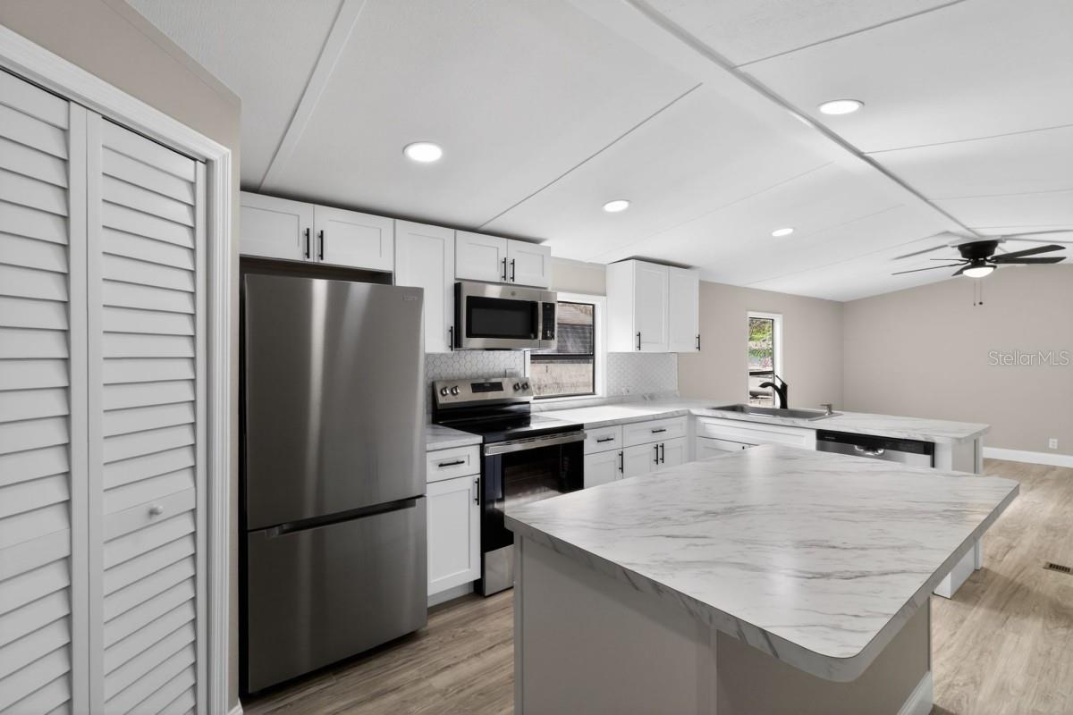 MOON LAKE ESTATES - Residential