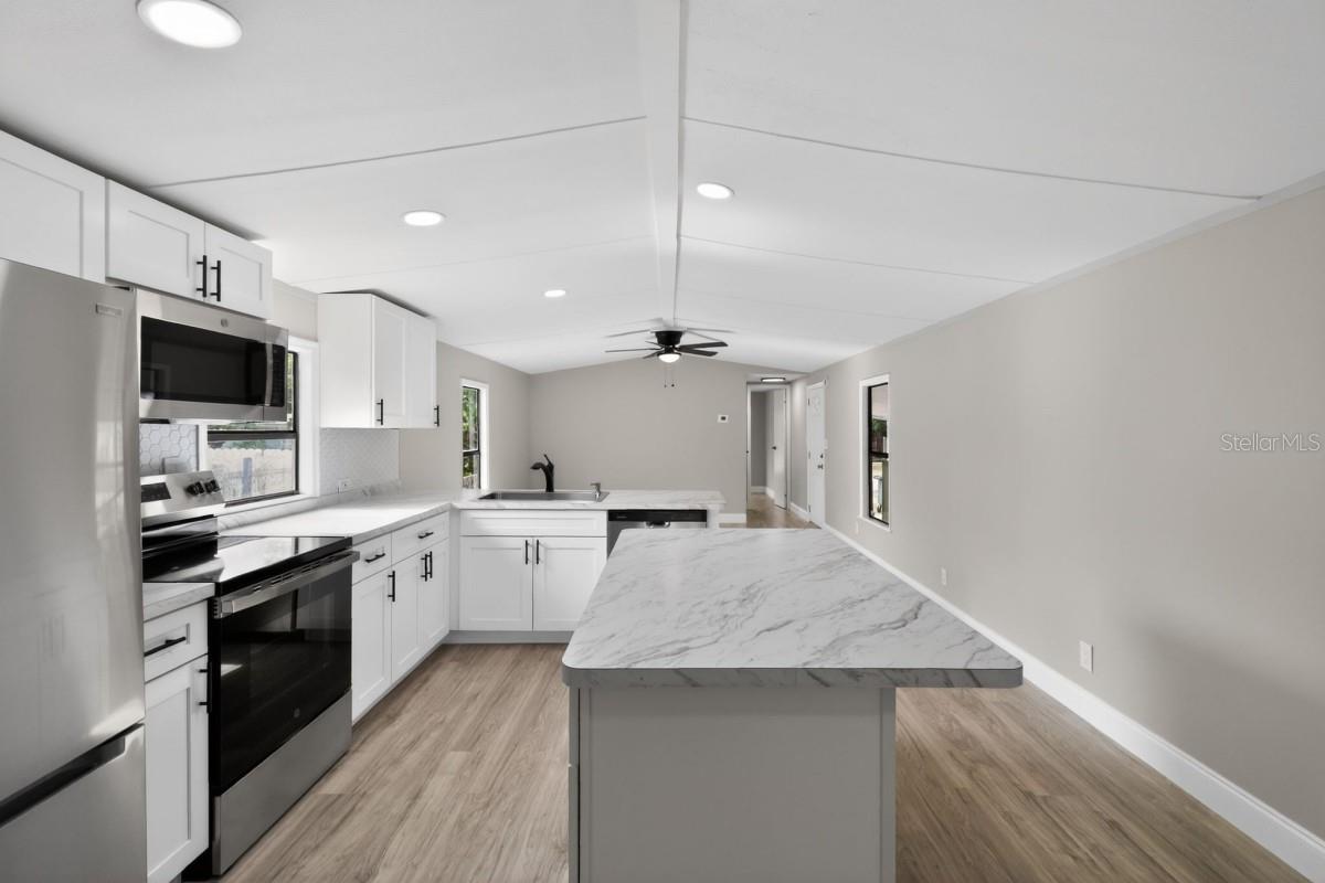 MOON LAKE ESTATES - Residential