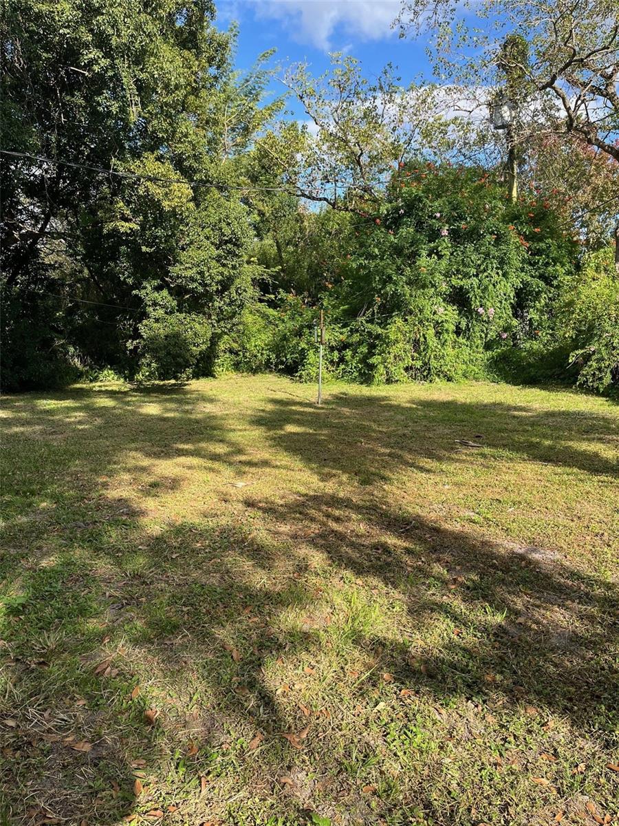 COUNTRY CLUB MANOR UNIT 1 - Residential Lease