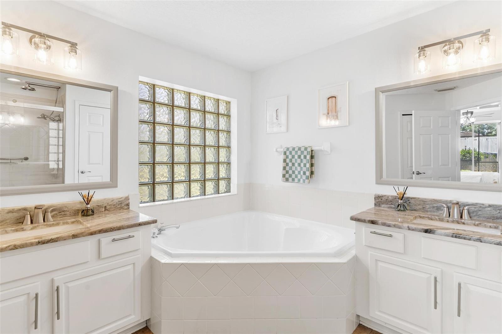 OAKMONT AT SILVER LAKE SUB - Residential