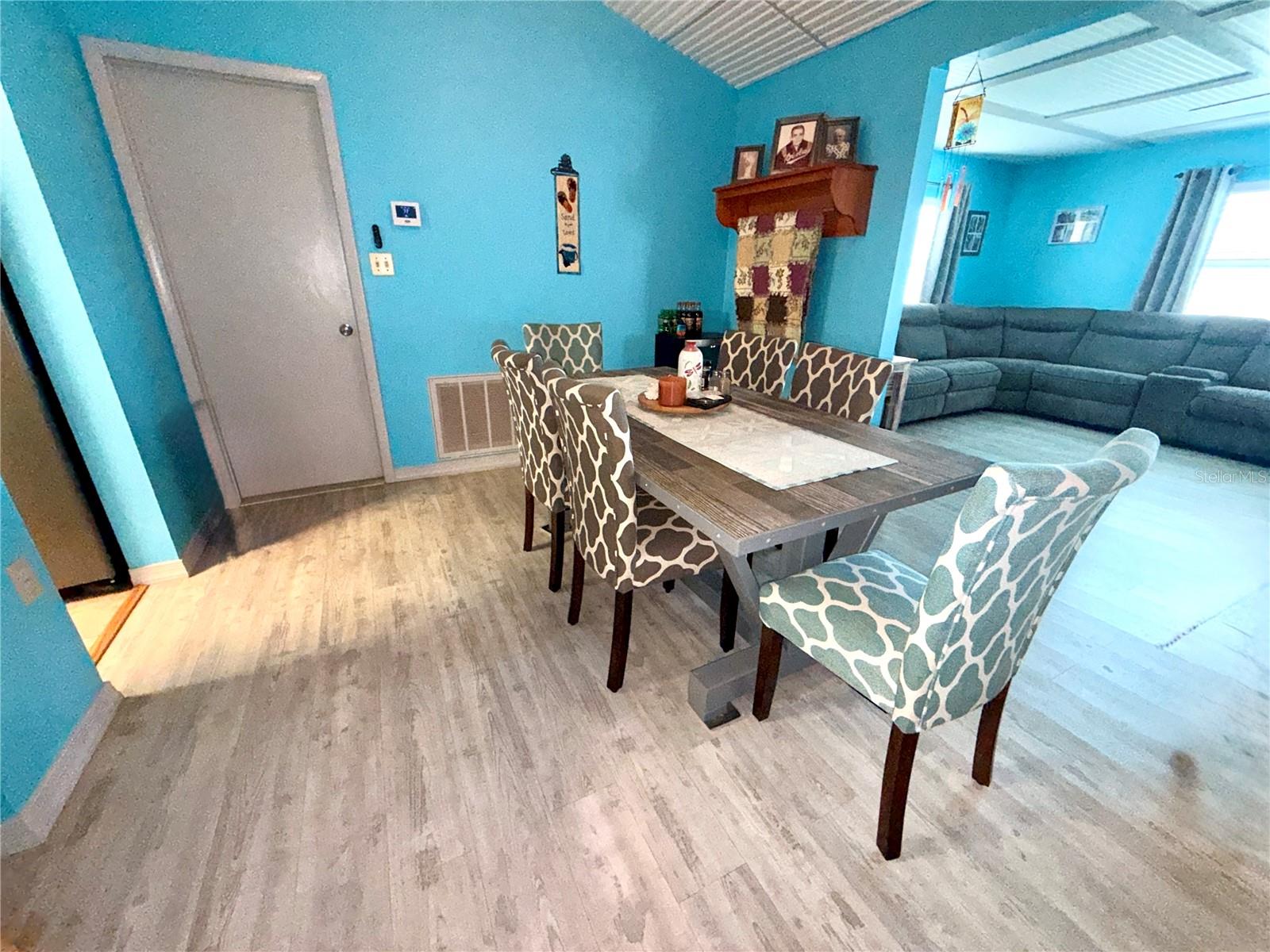 THE LAKES - Residential