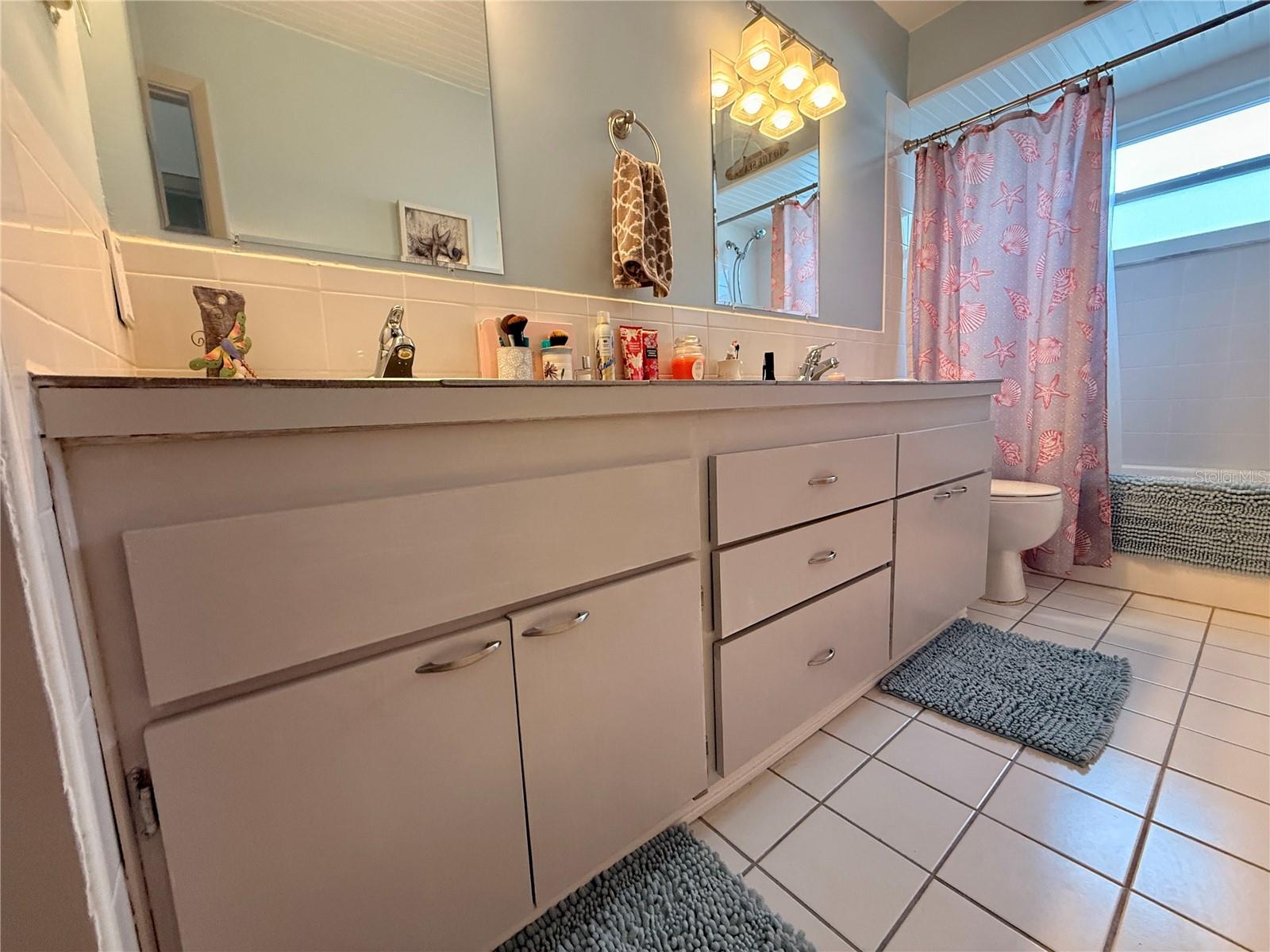 THE LAKES - Residential