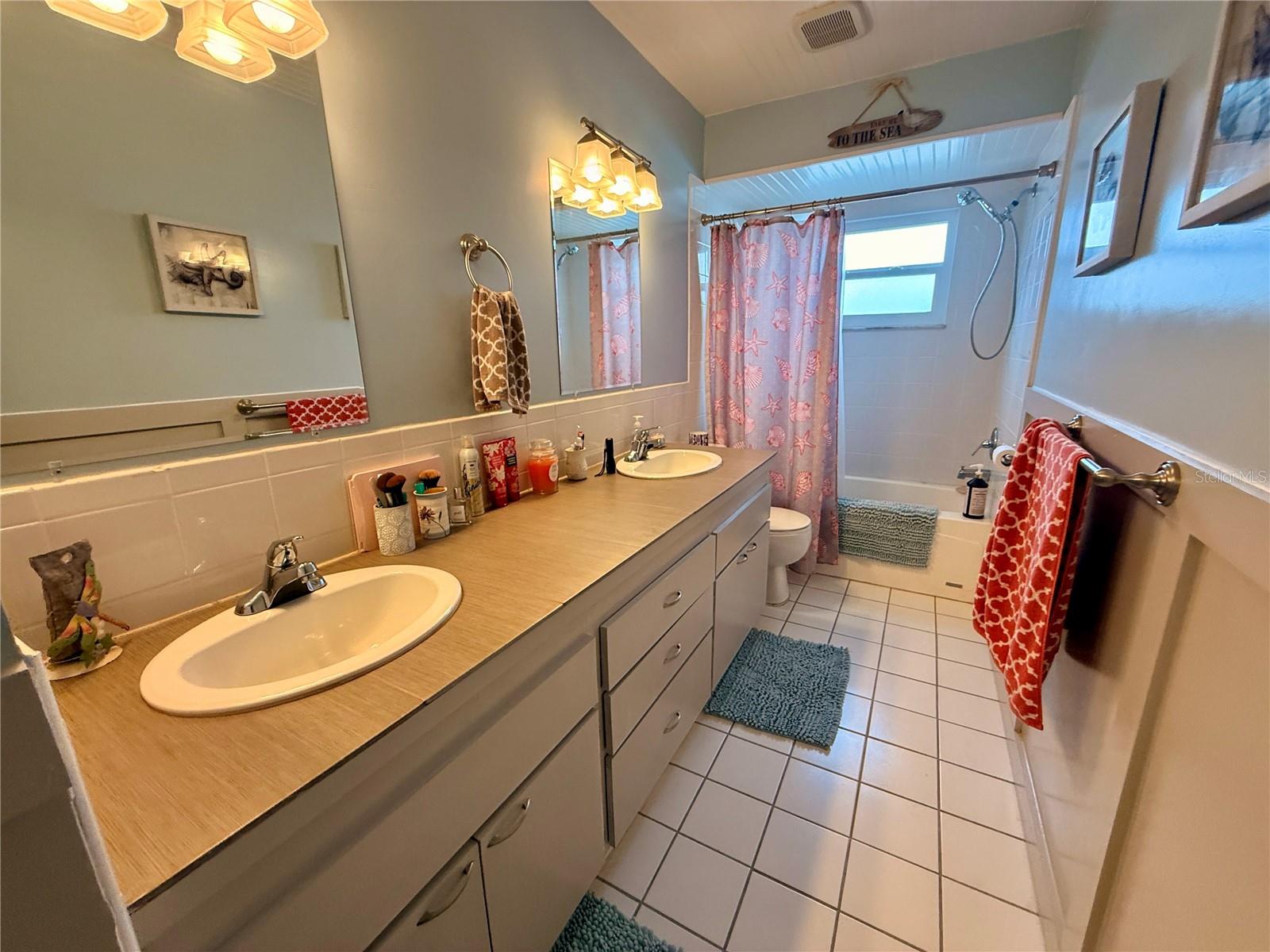 THE LAKES - Residential