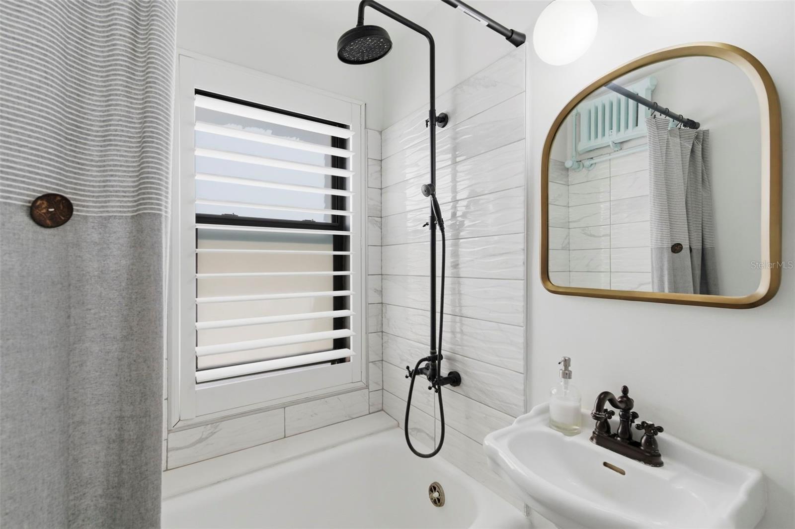 FLORI DE LEON APTS CO-OP - Residential