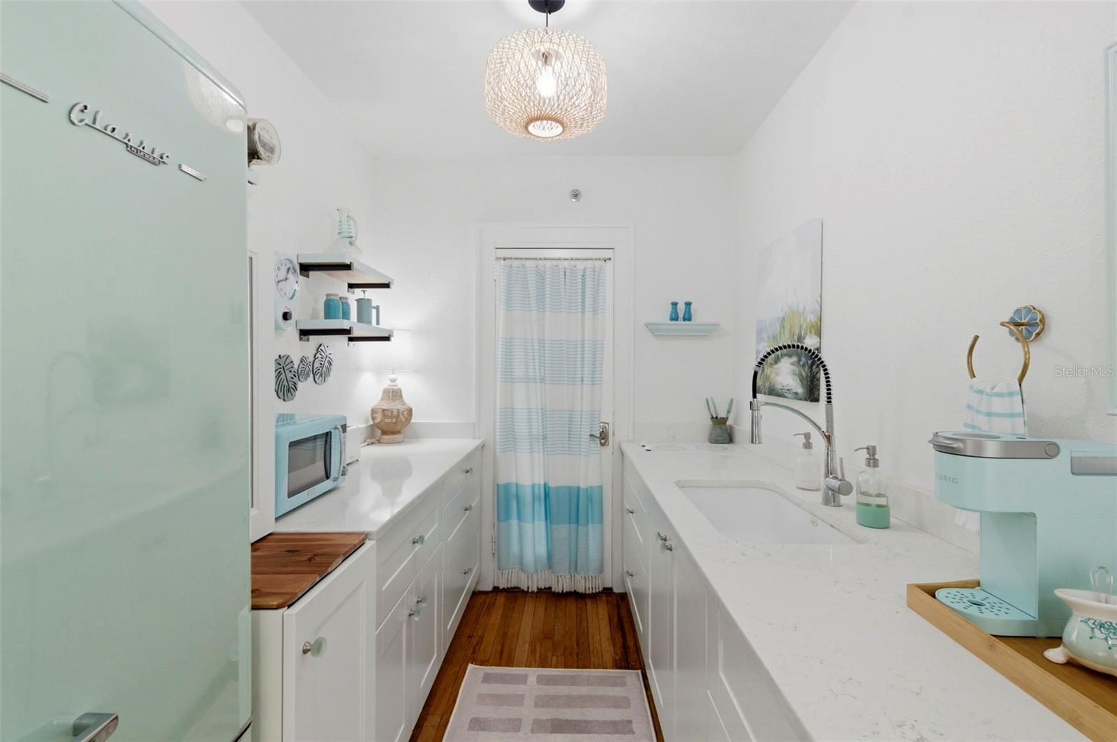 FLORI DE LEON APTS CO-OP - Residential