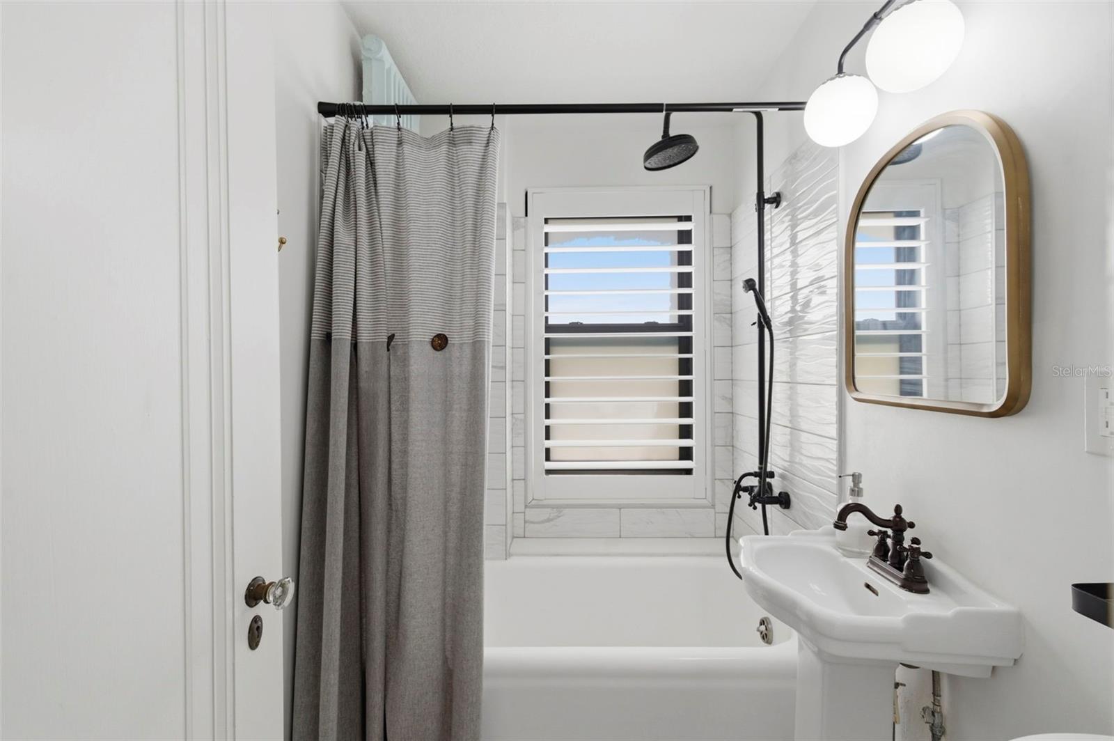 FLORI DE LEON APTS CO-OP - Residential