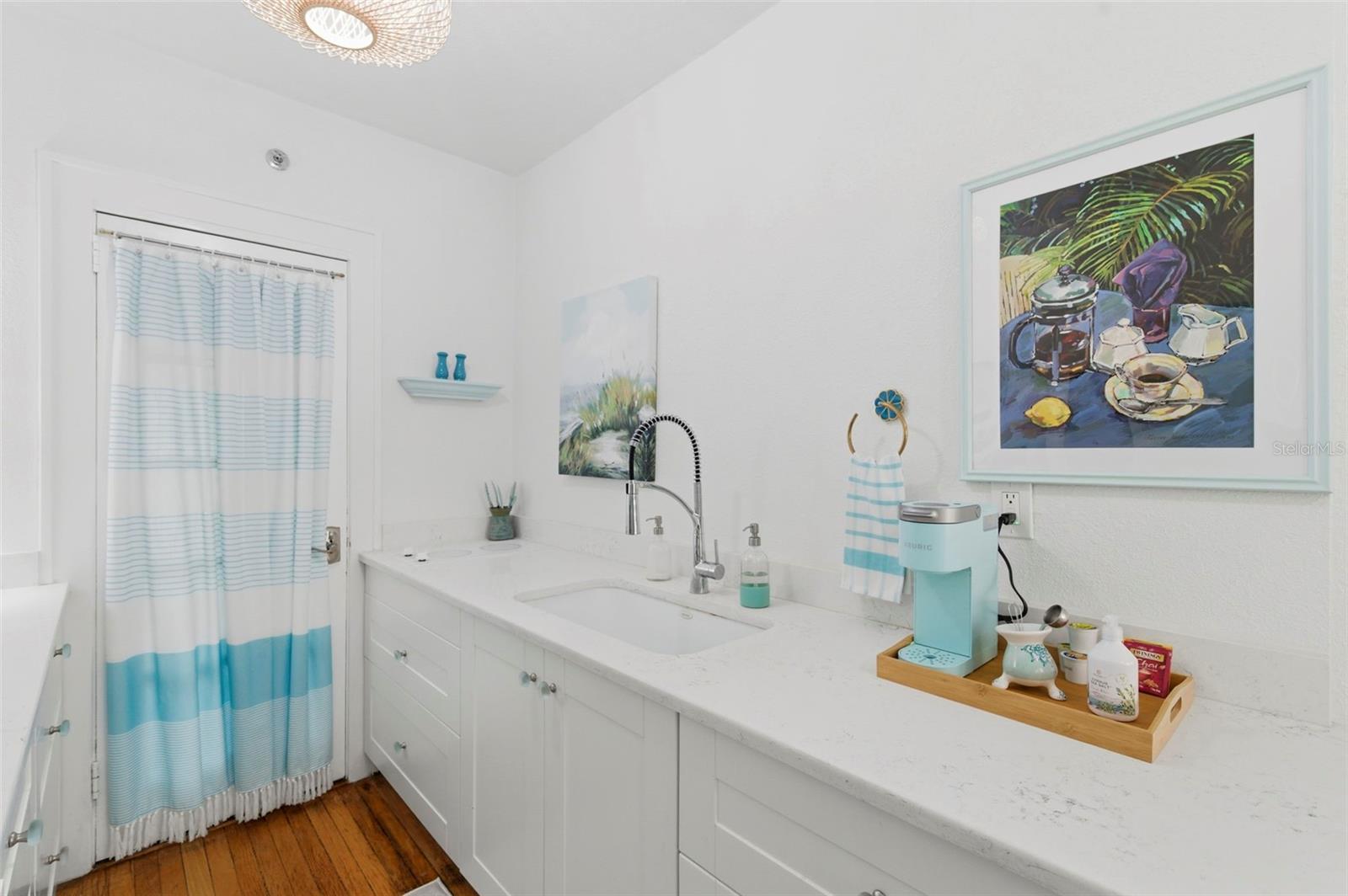 FLORI DE LEON APTS CO-OP - Residential