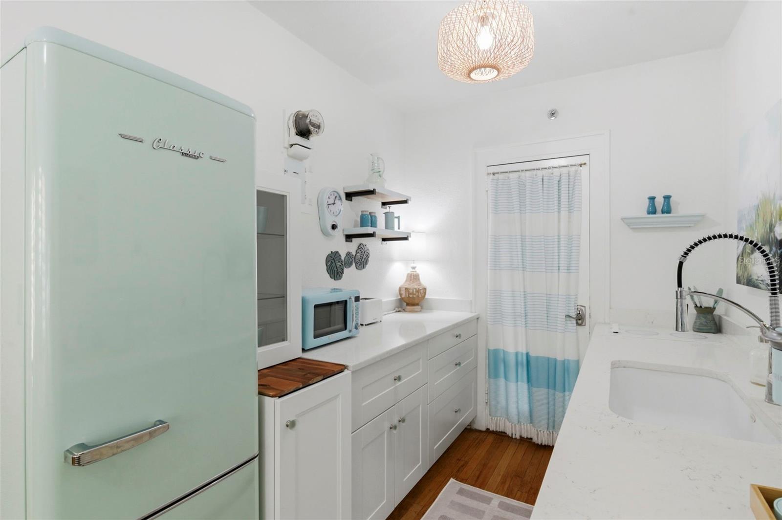 FLORI DE LEON APTS CO-OP - Residential