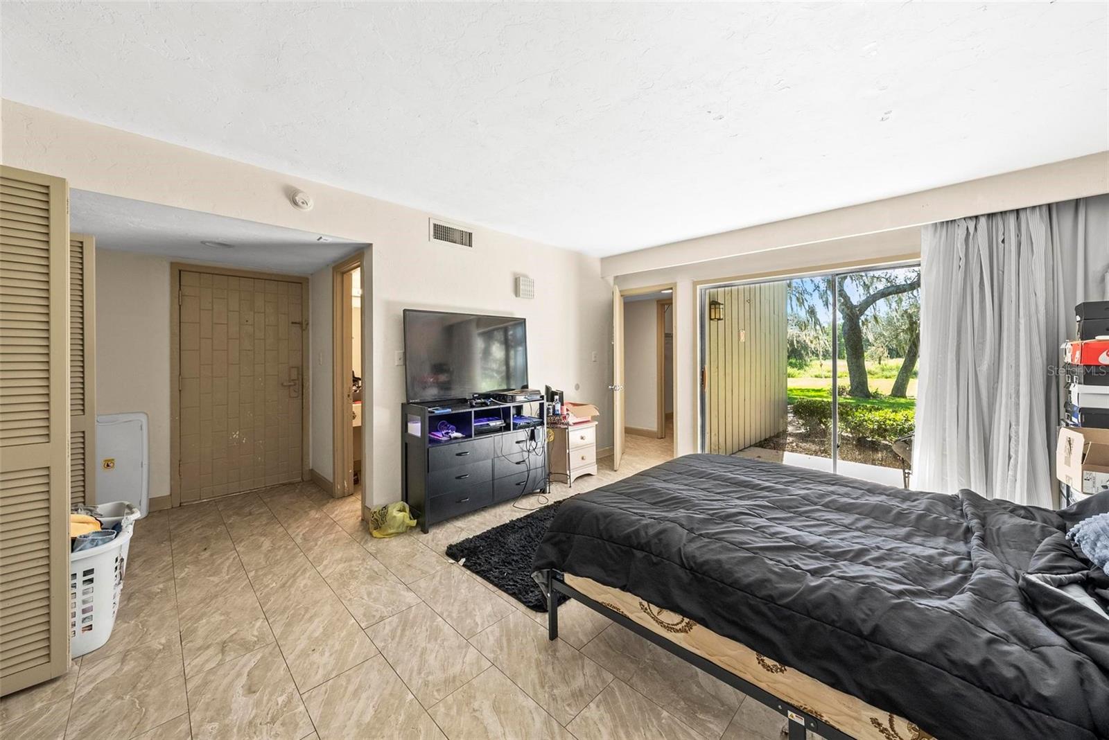 GRENELEFE CAMELOT CONDO UNIT 04 PH 01 - Residential