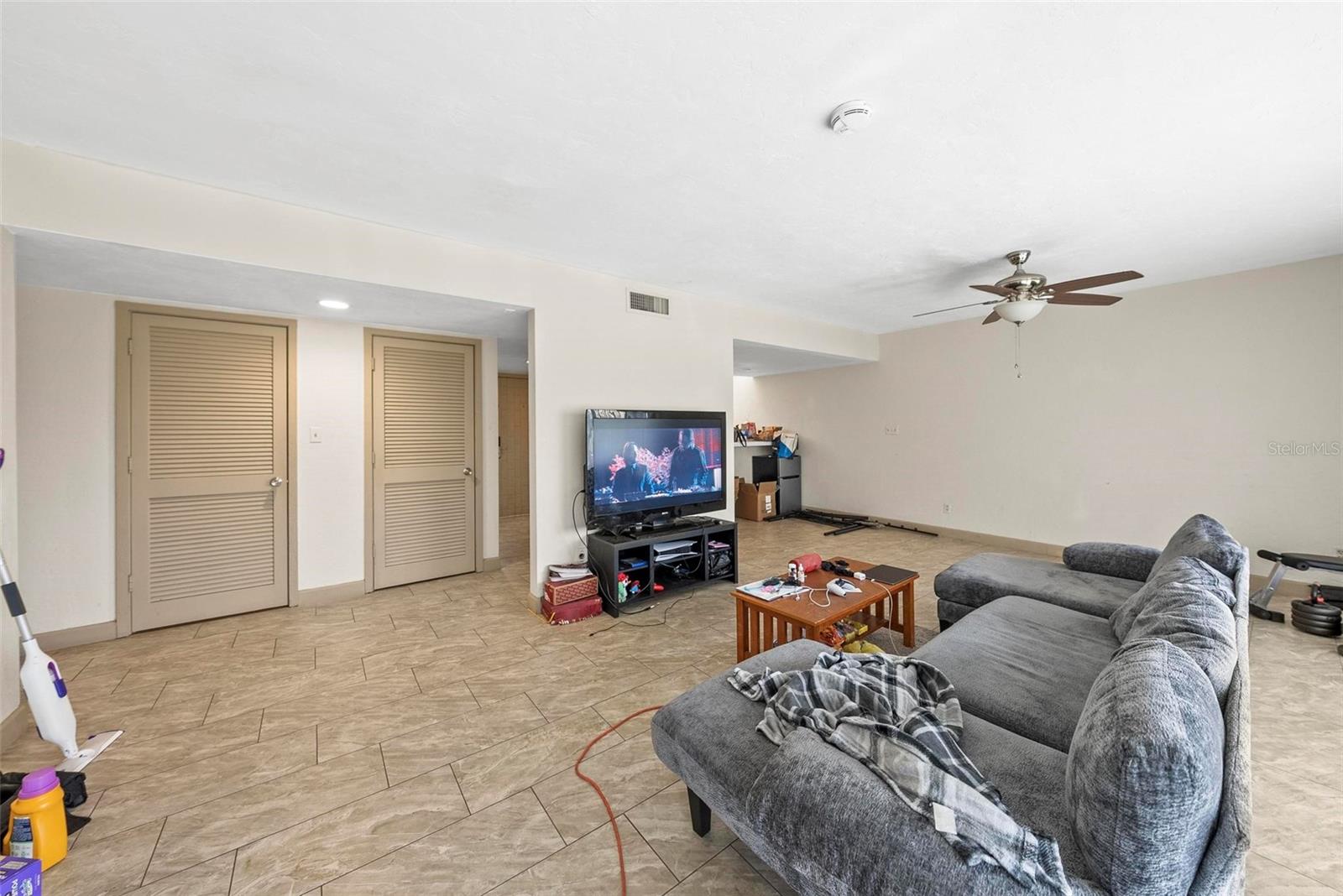 GRENELEFE CAMELOT CONDO UNIT 04 PH 01 - Residential