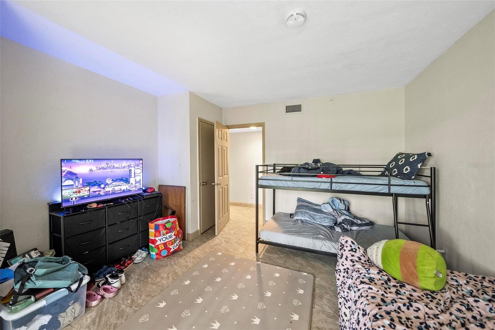 GRENELEFE CAMELOT CONDO UNIT 04 PH 01 - Residential