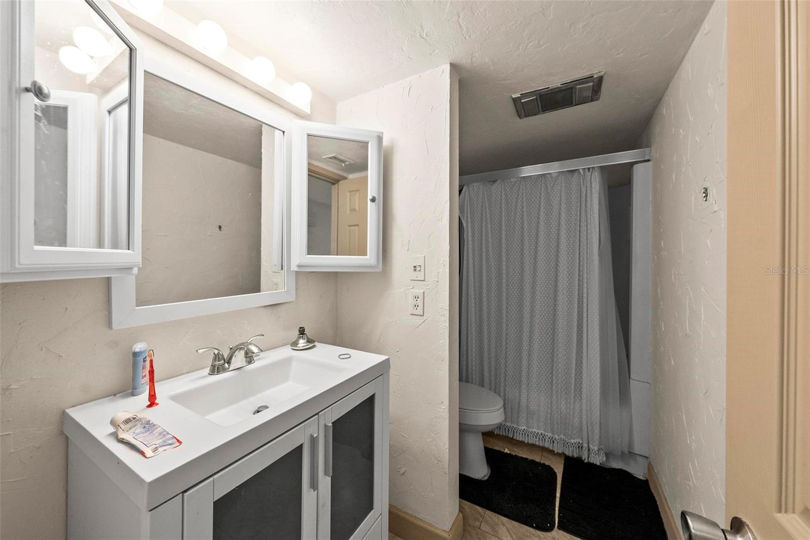 GRENELEFE CAMELOT CONDO UNIT 04 PH 01 - Residential