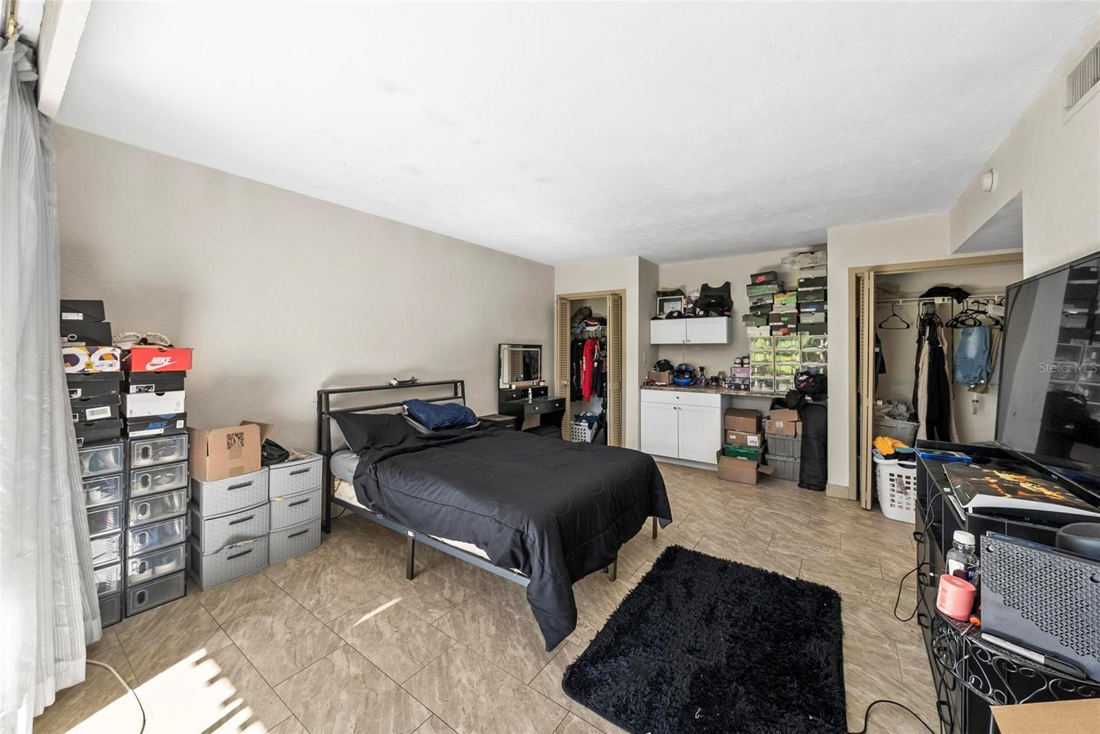 GRENELEFE CAMELOT CONDO UNIT 04 PH 01 - Residential