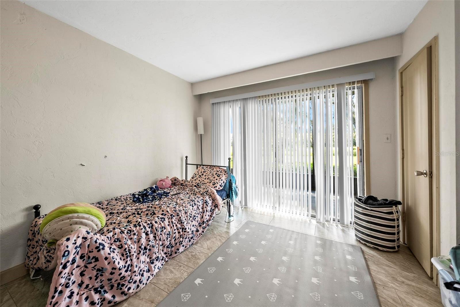 GRENELEFE CAMELOT CONDO UNIT 04 PH 01 - Residential