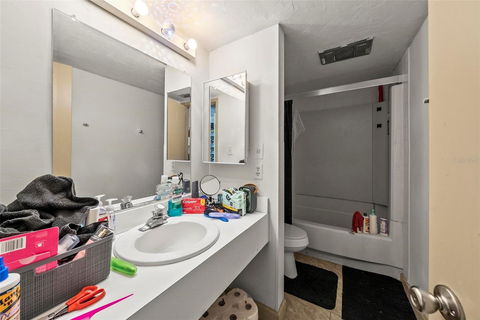 GRENELEFE CAMELOT CONDO UNIT 04 PH 01 - Residential