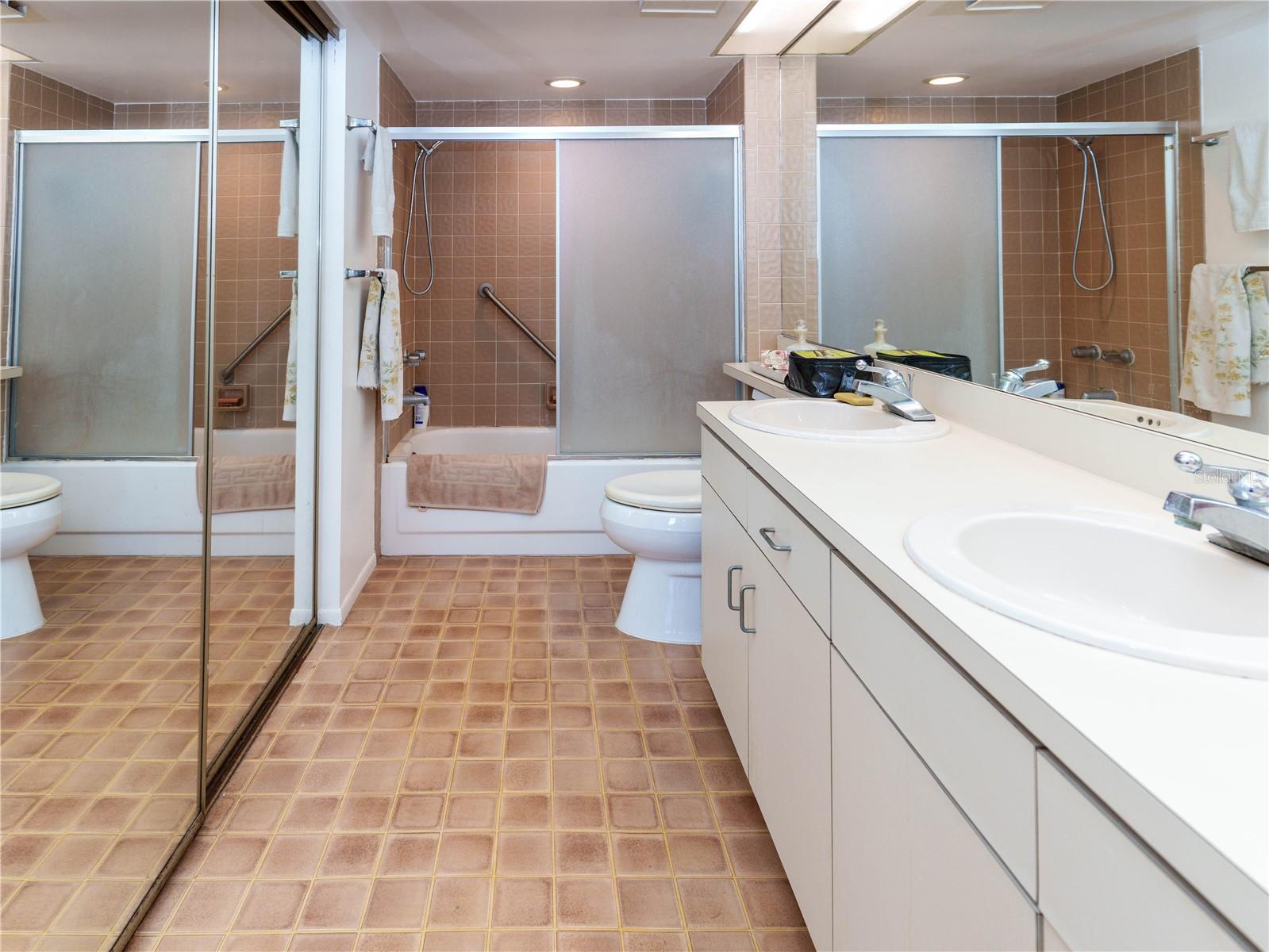 POINTE PLEASANT HARBOUR CONDO - Residential