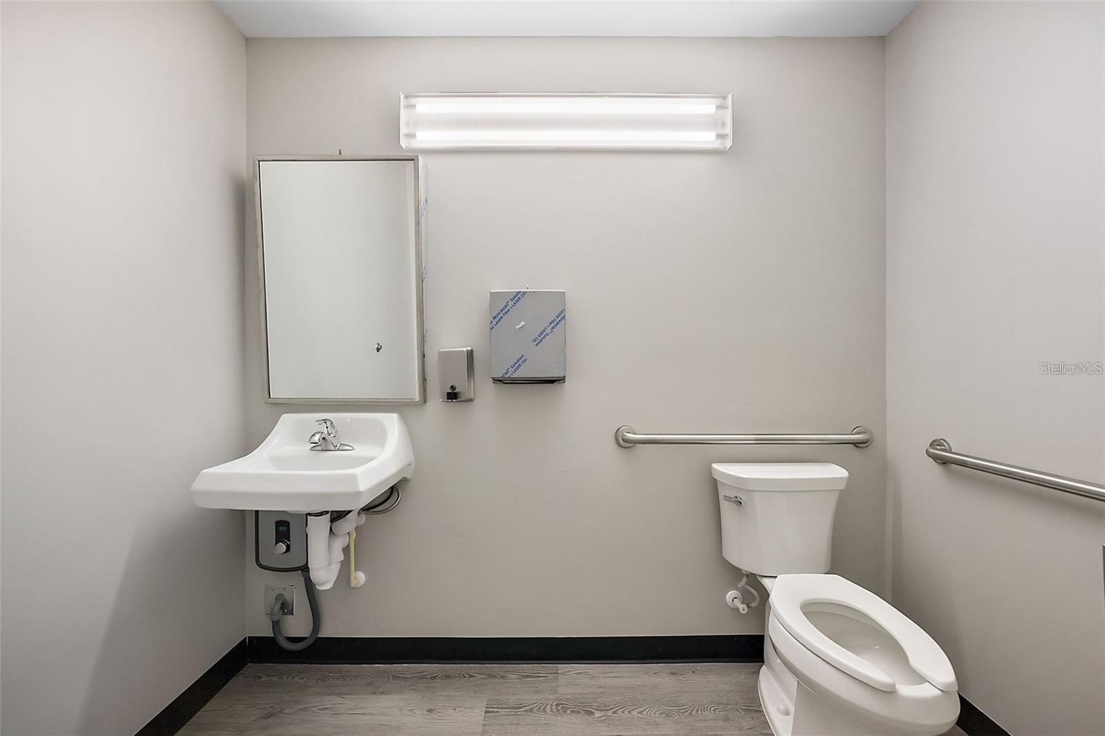 LEESBURG COMMONS BUS PARK - Commercial Sale