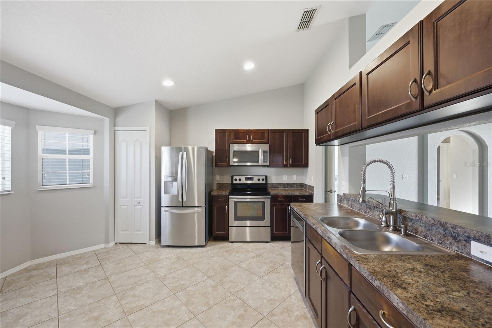512 MAJESTIC GARDENS BOULEVARD