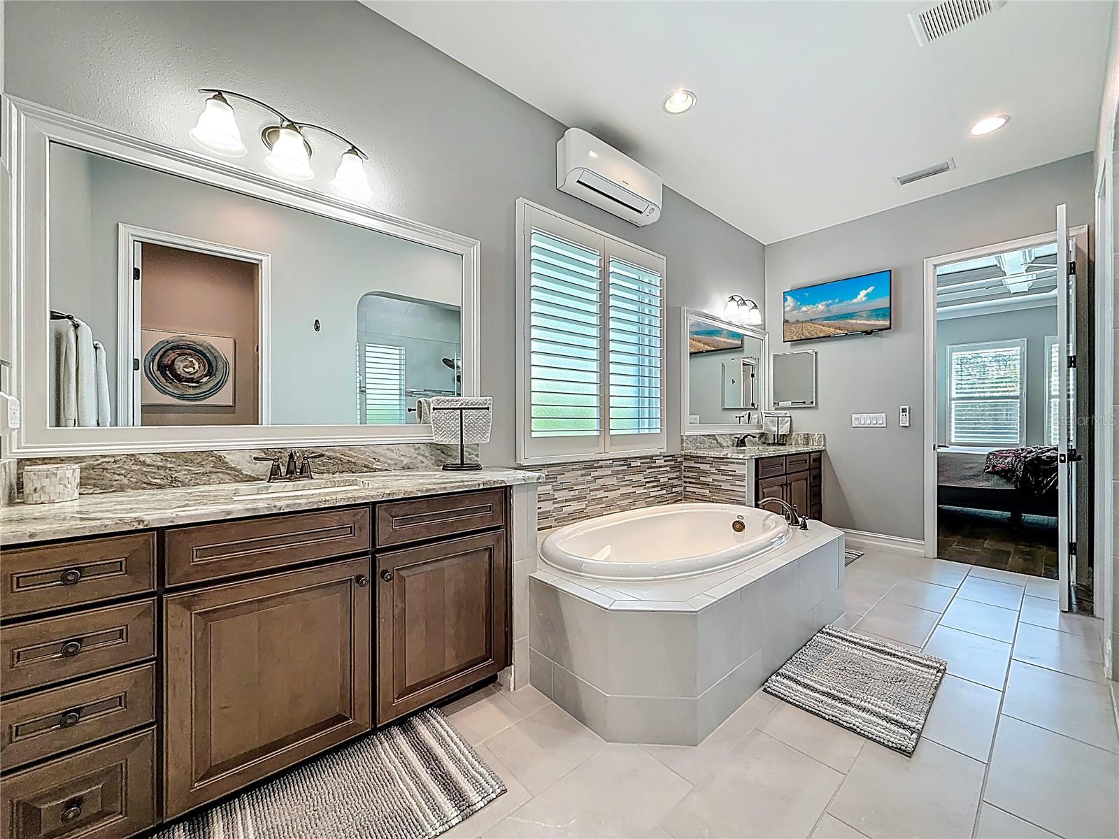 PROMENADE AT LAKE PARK PH - Residential