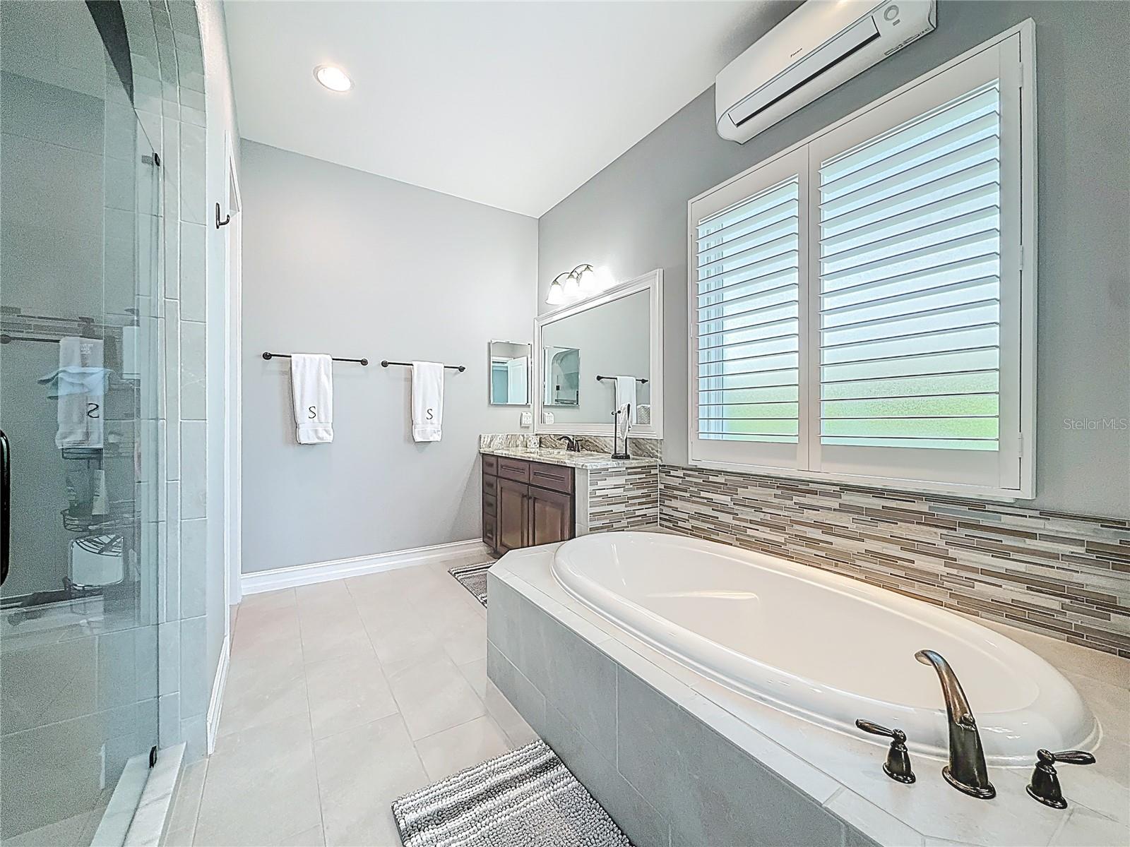 PROMENADE AT LAKE PARK PH - Residential