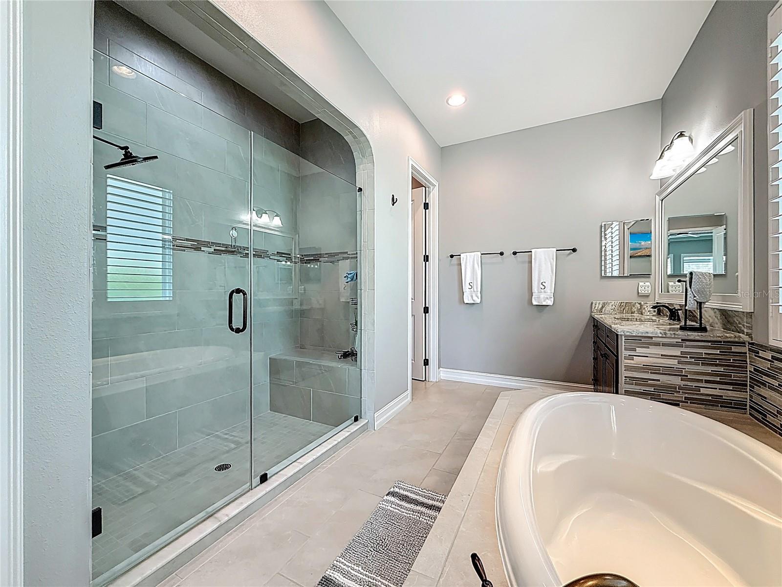 PROMENADE AT LAKE PARK PH - Residential