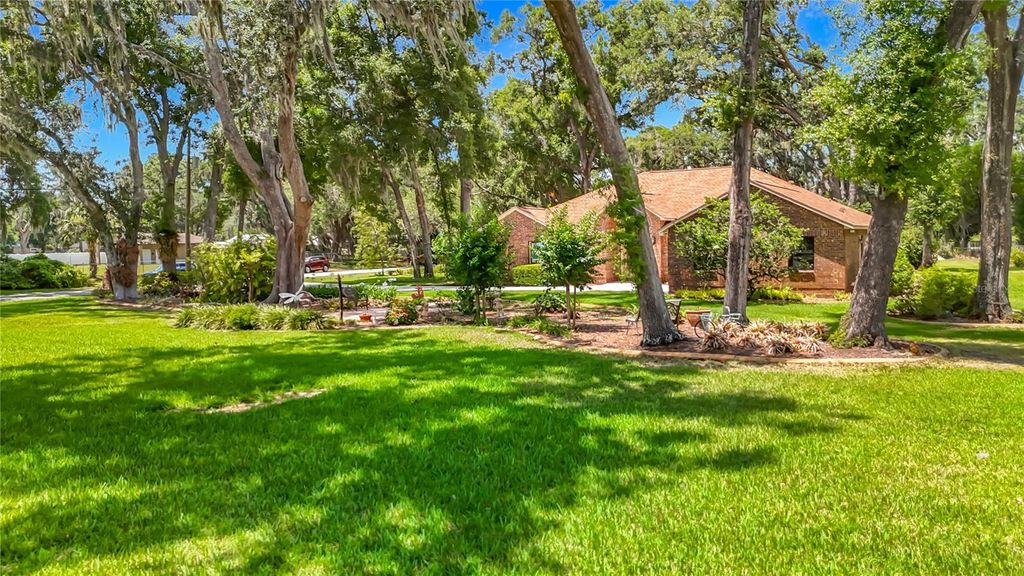 Photo of 2702 Stafford Oaks Place, Plant City, FL 33565 (MLS # TB8508416)