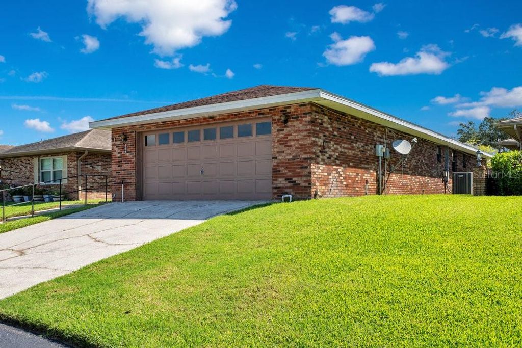 Photo of 661 Lake Carolyn Circle, Lakeland, FL 33813 (MLS # L4955646)