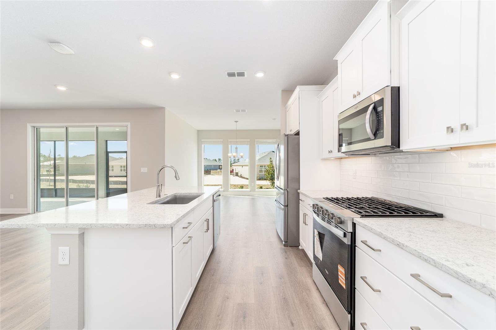 ON TOP OF THE WORLD - Residential