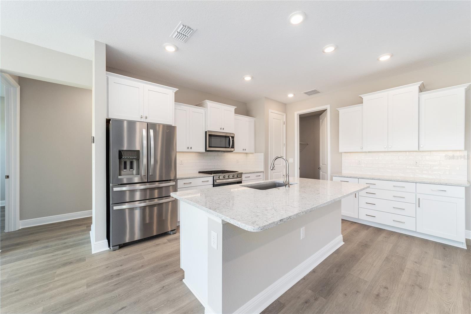 ON TOP OF THE WORLD - Residential