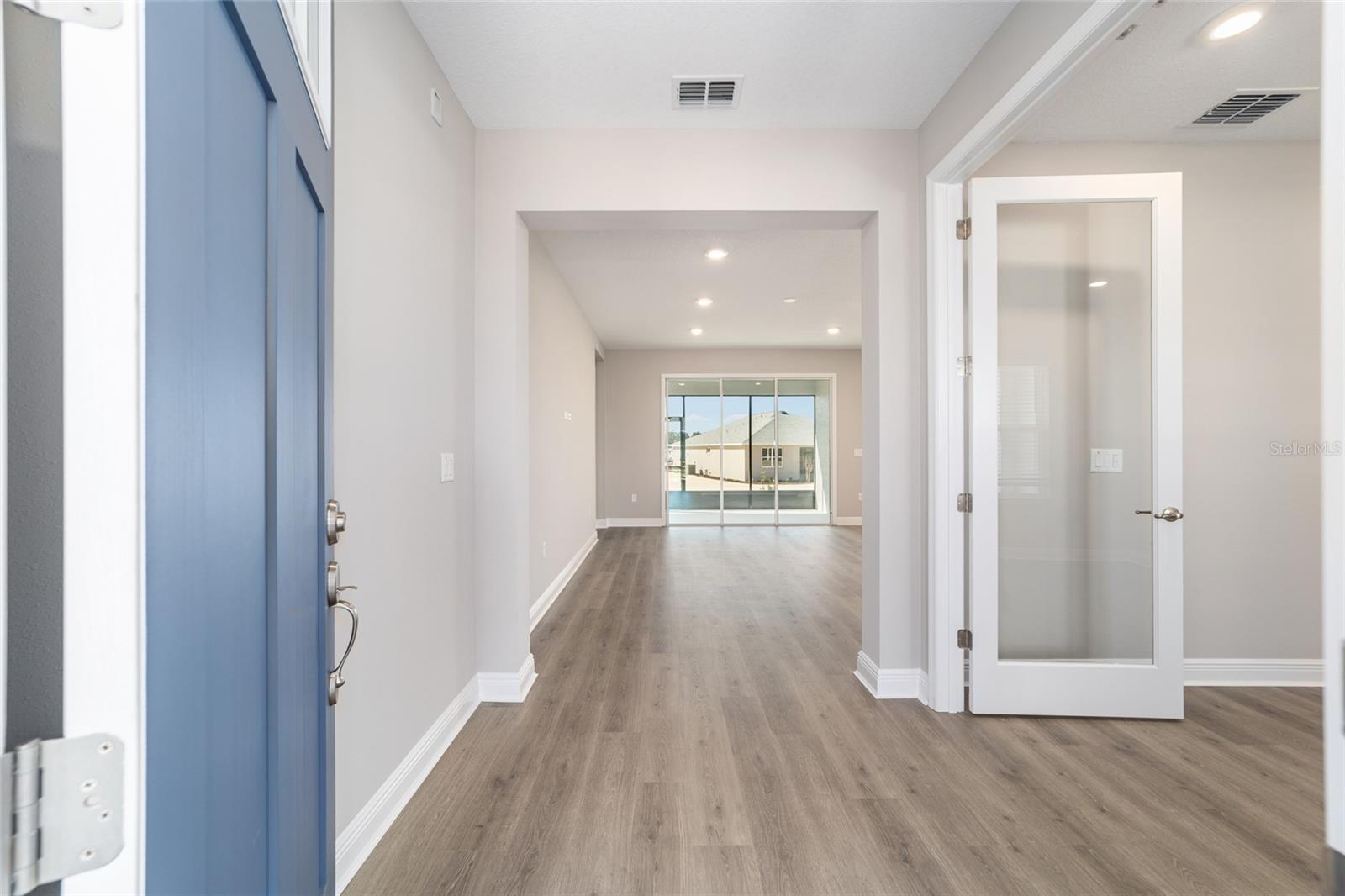 ON TOP OF THE WORLD - Residential