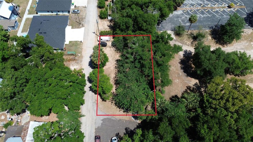 Vacant 150'x75' level and partially cleared parcel offers an exceptional opportunity for new construction.  Situated within walking distance to historic downtown Eustis and located among newer homes on a quiet dead-end street with no through traffic. Zoned Suburban Residential in an Urban Corridor Design District. Buyers should verify current and future land use with the City of Eustis. Recent survey available upon request. Call for more details!