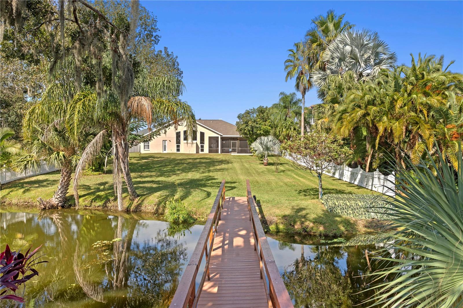 TWIN LAKES - Residential