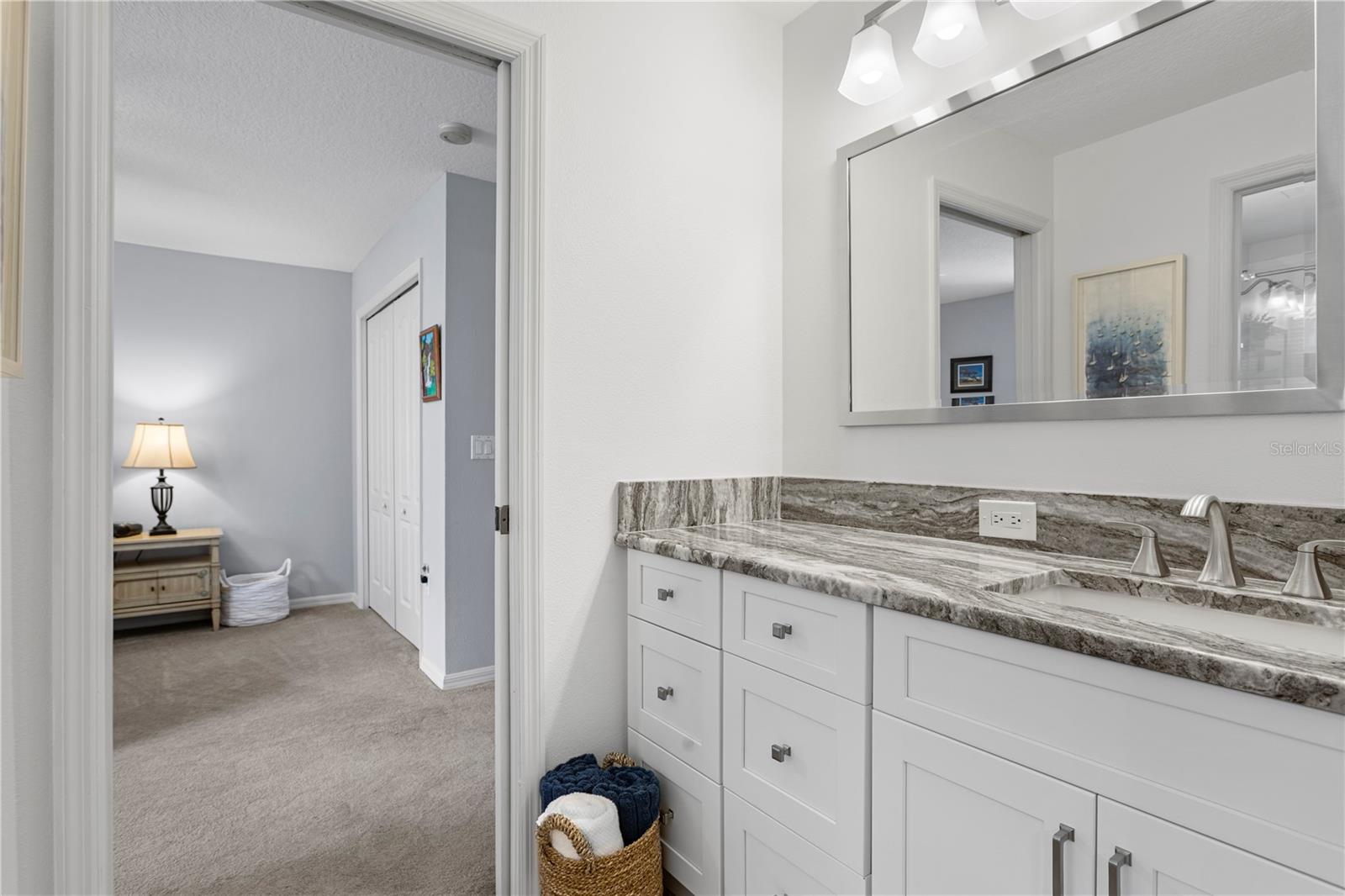 TWIN LAKES - Residential