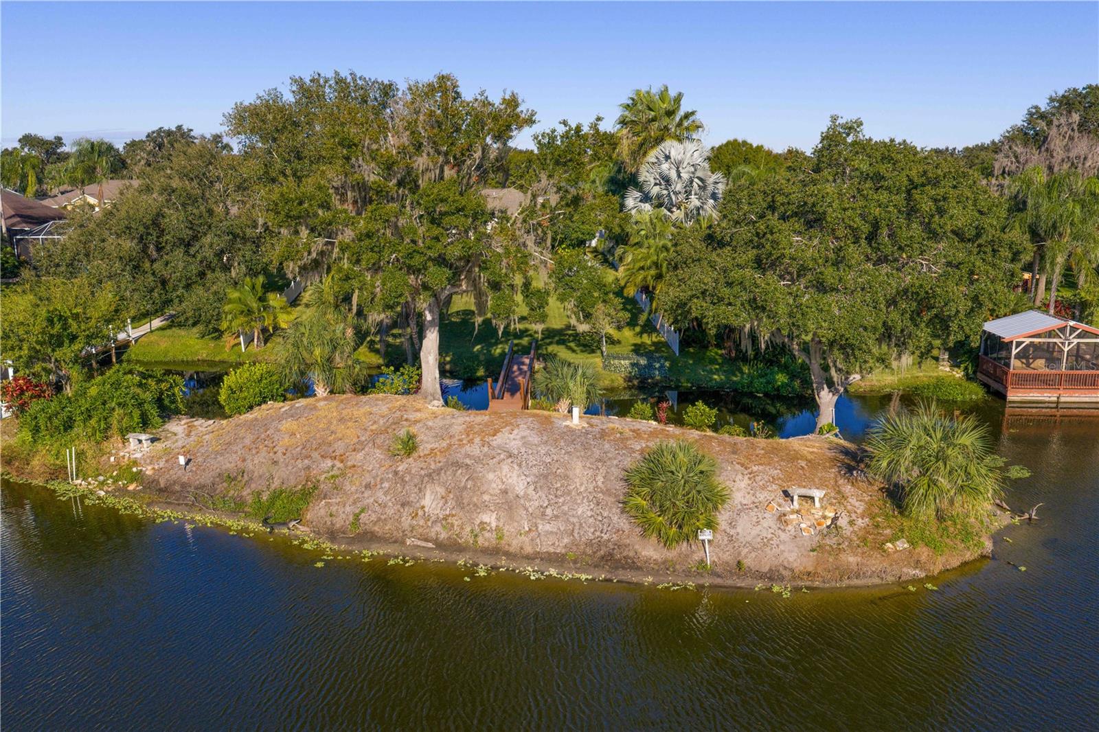 TWIN LAKES - Residential