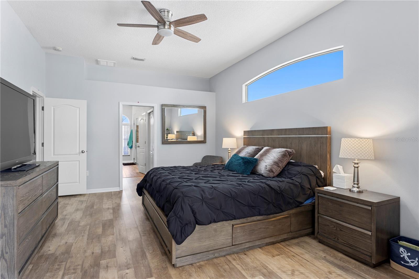 TWIN LAKES - Residential