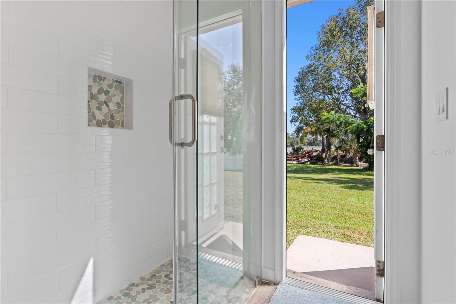 TWIN LAKES - Residential