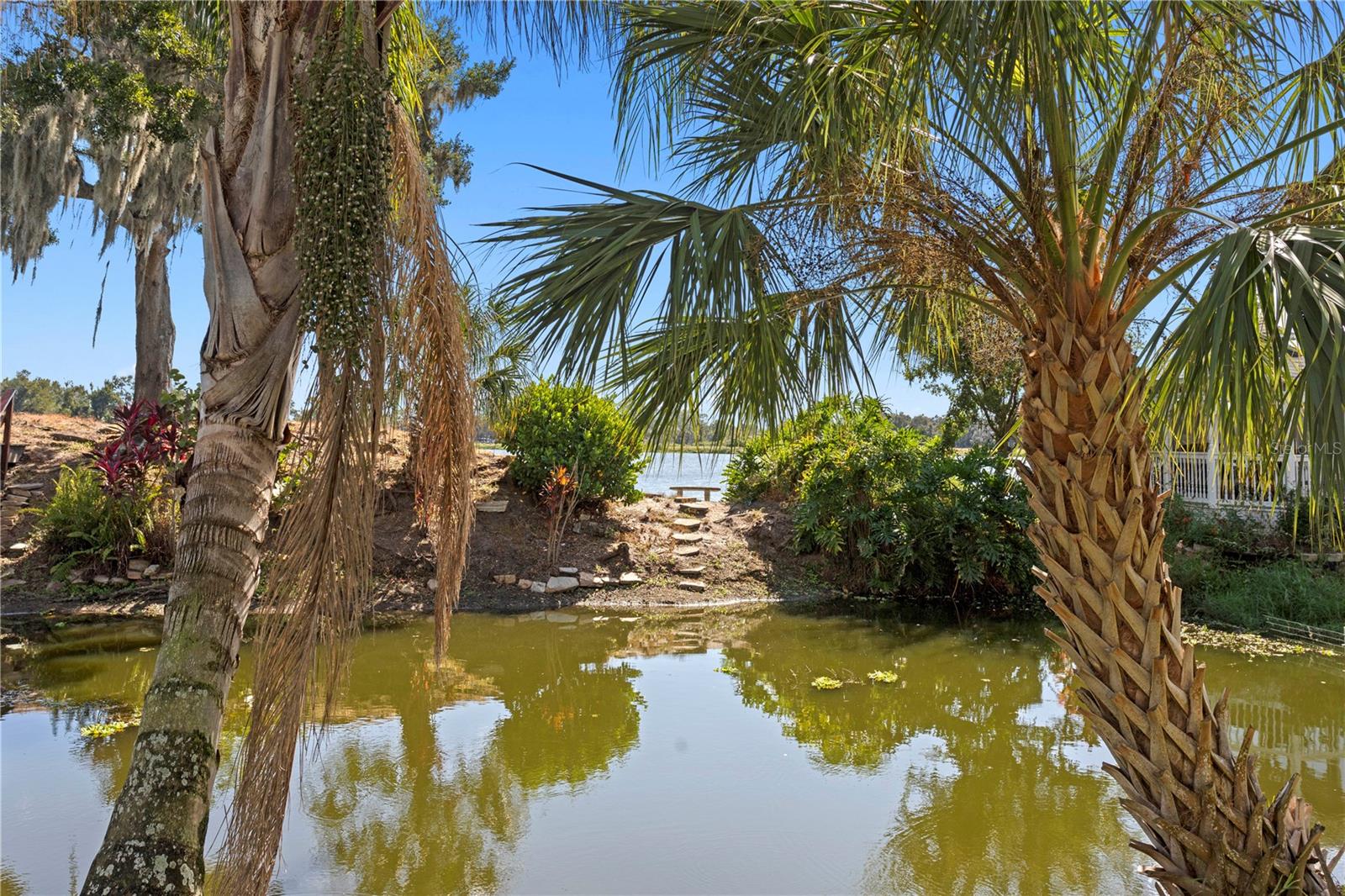 TWIN LAKES - Residential