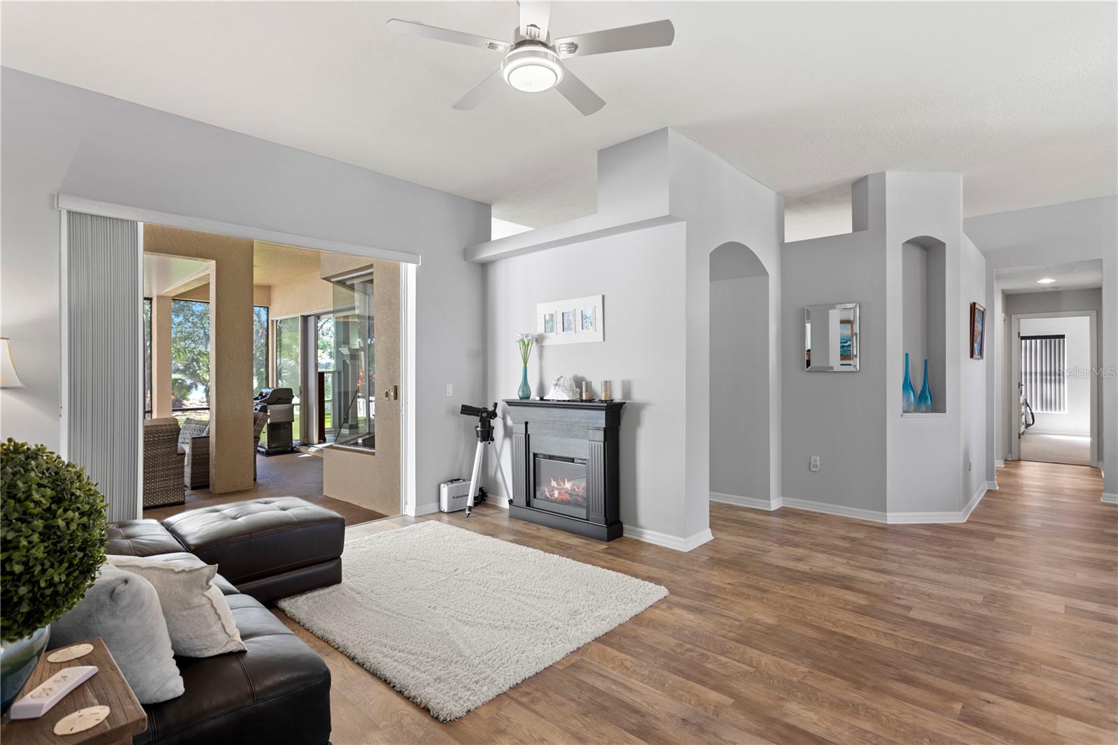 TWIN LAKES - Residential